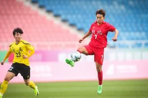 全运女足决赛湖北队vs江苏队首发：王霜、吴海燕、李梦雯登场